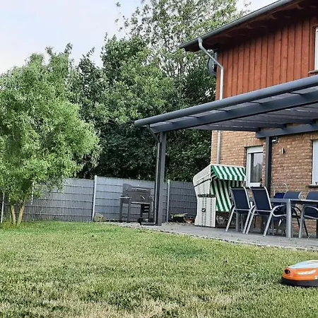 Dom wakacyjny Flotte Biene In Buggow Rubkow